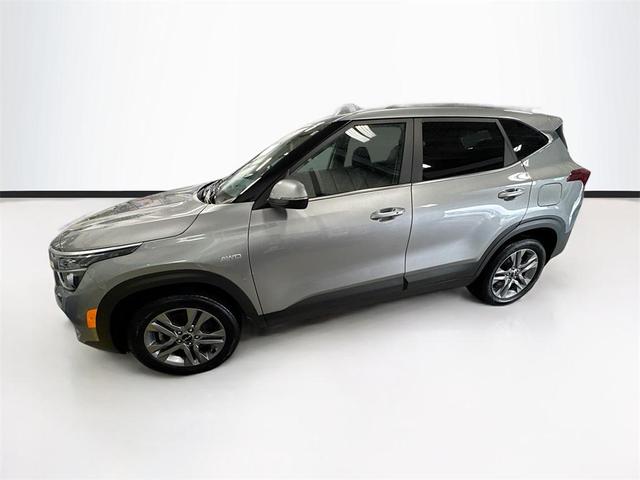 Photo of 2023 Steel Gray Kia Seltos