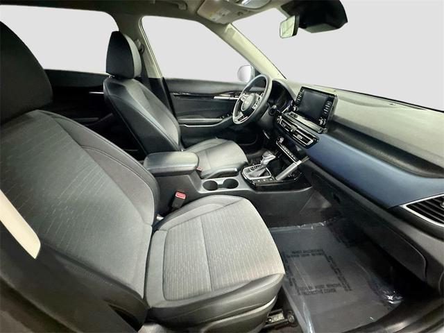 Photo of 2023 Steel Gray Kia Seltos
