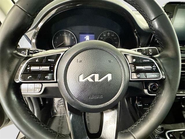 Photo of 2023 Steel Gray Kia Seltos