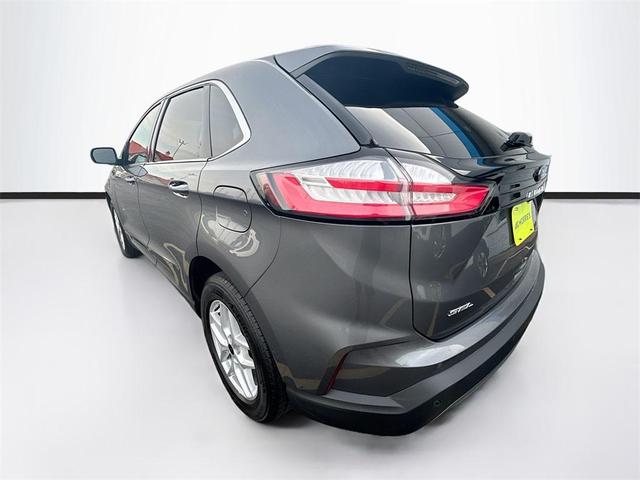 Photo of 2023 Carbonized Gray Metallic Ford Edge