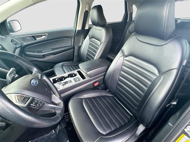 Photo of 2023 Carbonized Gray Metallic Ford Edge