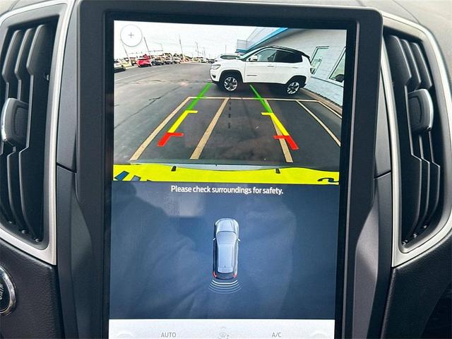 Photo of 2023 Carbonized Gray Metallic Ford Edge