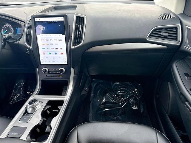 Photo of 2023 Carbonized Gray Metallic Ford Edge