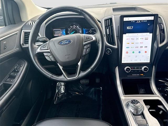 Photo of 2023 Carbonized Gray Metallic Ford Edge