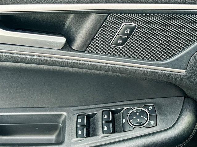 Photo of 2023 Carbonized Gray Metallic Ford Edge