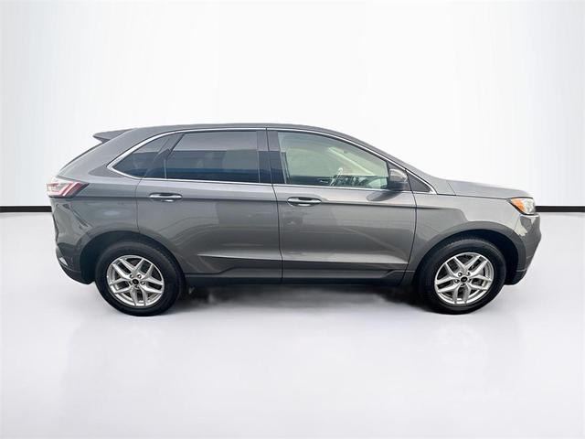 Photo of 2023 Carbonized Gray Metallic Ford Edge