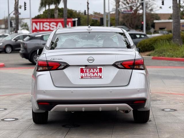 Photo of 2025 Brilliant Silver Metallic Nissan Versa