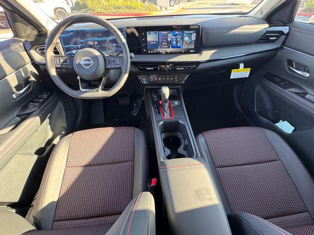 Photo of 2026 Aspen White Tricoat Nissan Kicks