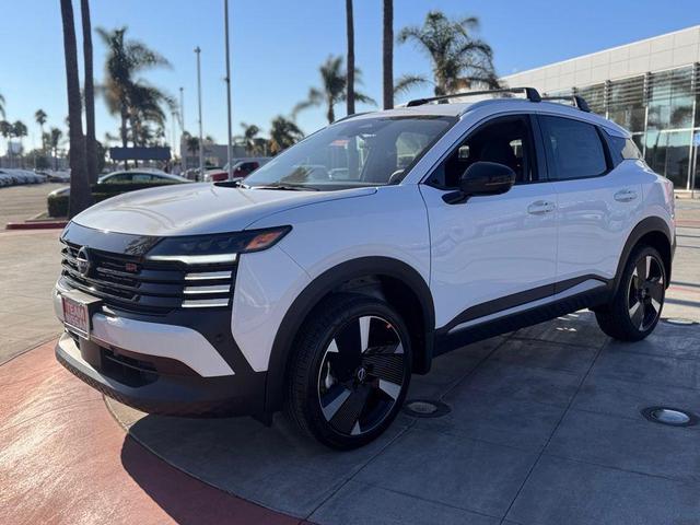 Photo of 2026 Aspen White Tricoat Nissan Kicks