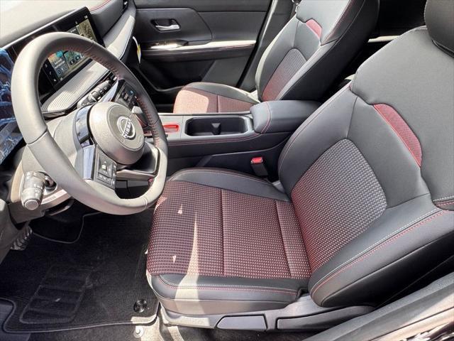 Photo of 2025 Arctic Ice Blue Metallic/Super Black Nissan Kicks