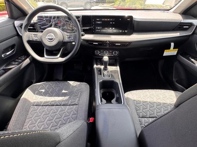 Photo of 2025 Super Black Nissan Kicks