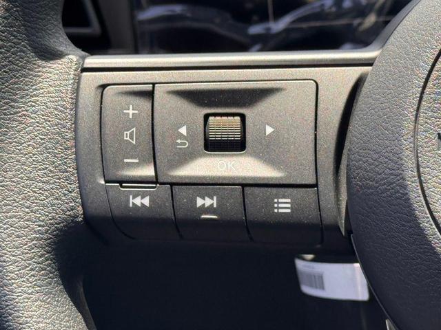 Photo of 2025 Super Black Nissan Kicks