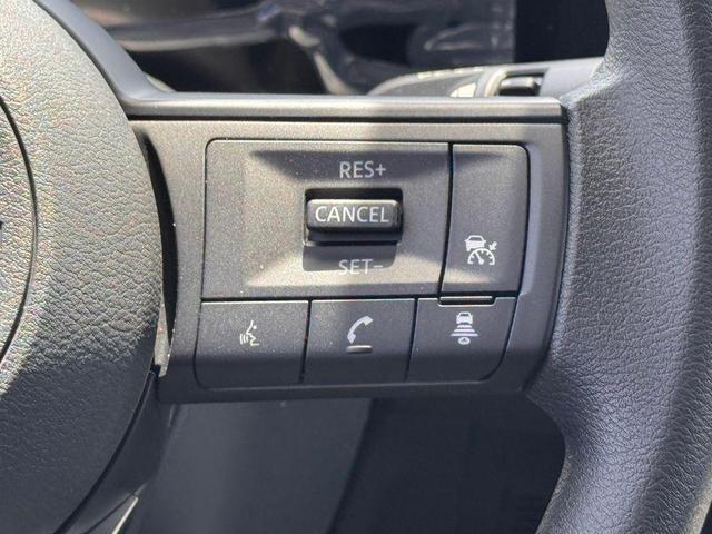 Photo of 2025 Super Black Nissan Kicks