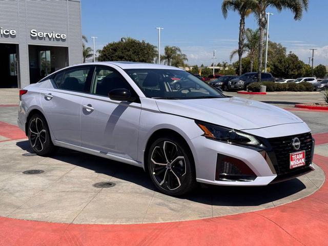 Photo of 2025 Gray Sky Pearl Nissan Altima