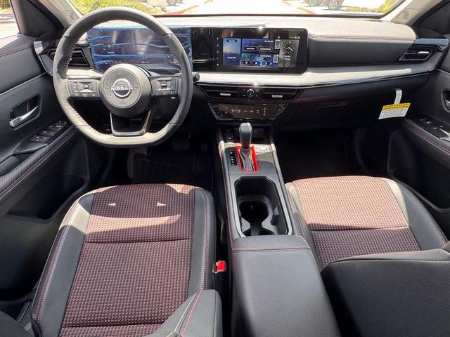 Photo of 2025 Aspen White Tricoat Nissan Kicks