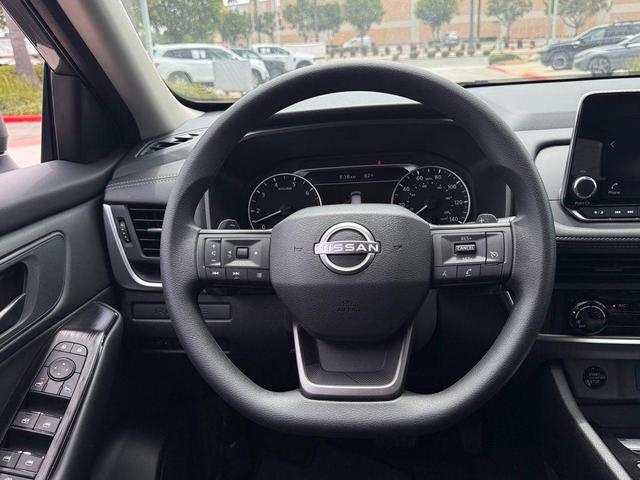 Photo of 2025 Gun Metallic Nissan Rogue