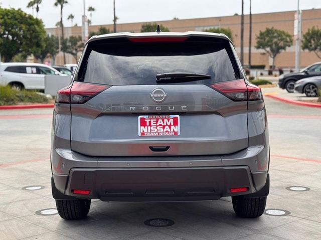 Photo of 2025 Gun Metallic Nissan Rogue