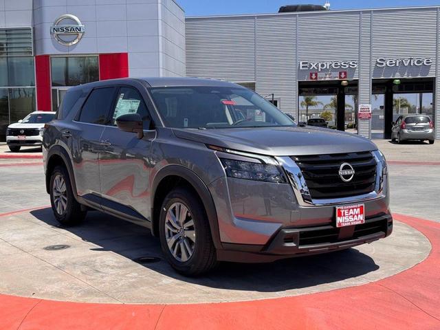 Photo of 2025 Gun Metallic Nissan Pathfinder