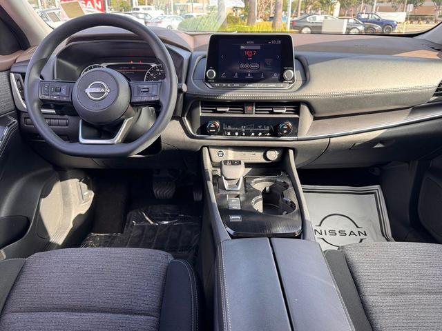 Photo of 2023 Brilliant Silver Metallic Nissan Rogue