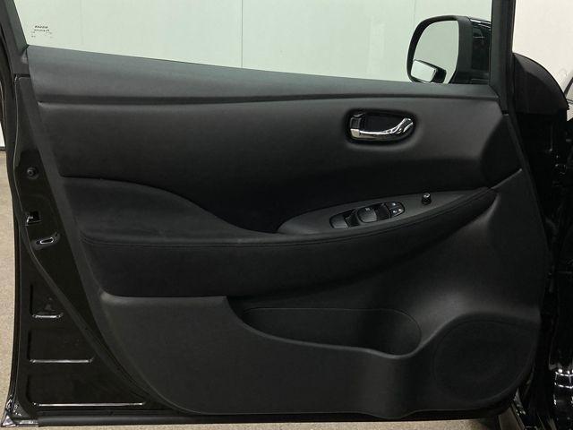 Photo of 2017 Super Black Nissan Leaf