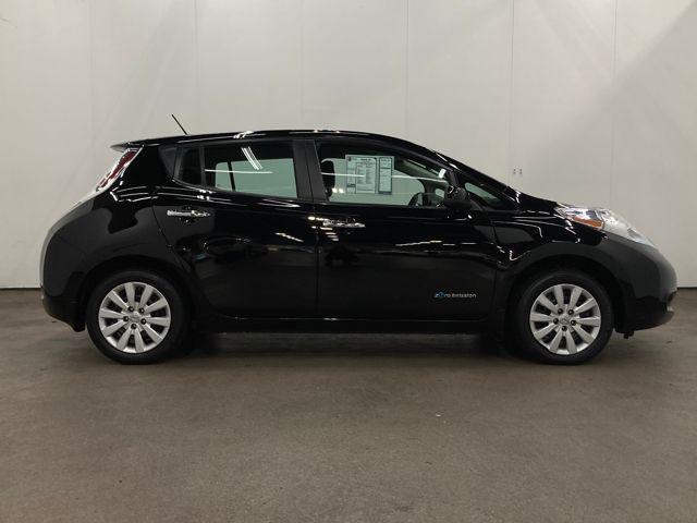 Photo of 2017 Super Black Nissan Leaf