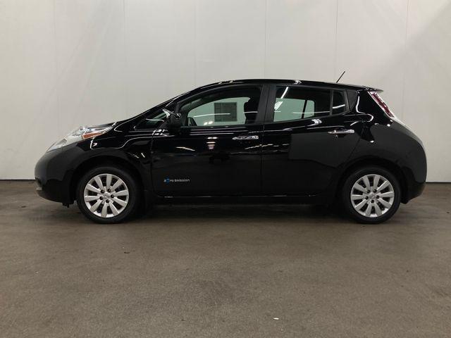 Photo of 2017 Super Black Nissan Leaf