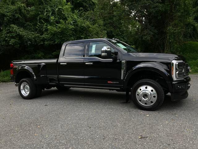 Photo of 2024 Agate Black Metallic Ford F-450