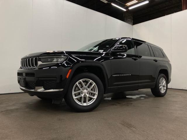 Photo of 2023 Diamond Black Crystal Pearlcoat Jeep Grand Cherokee L