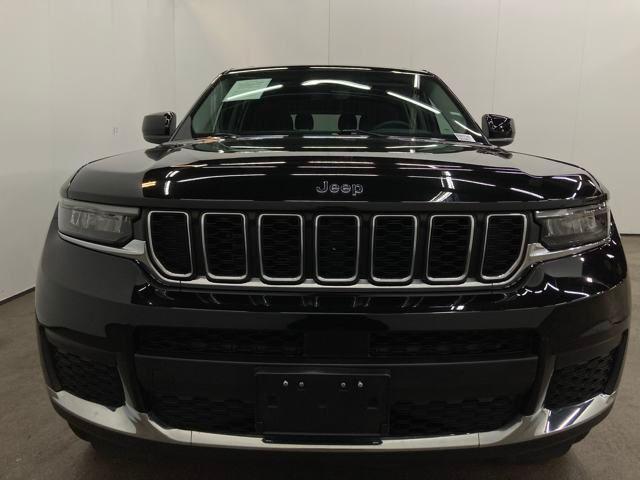 Photo of 2023 Diamond Black Crystal Pearlcoat Jeep Grand Cherokee L