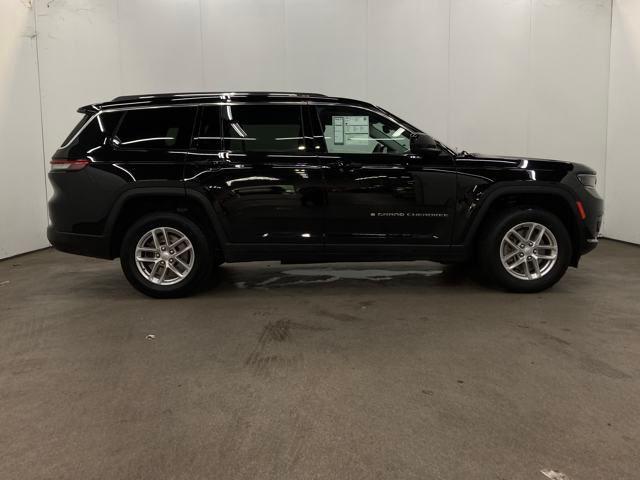 Photo of 2023 Diamond Black Crystal Pearlcoat Jeep Grand Cherokee L