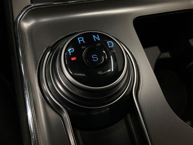 Photo of 2022 Agate Black Metallic Ford Edge