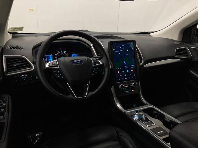 Photo of 2022 Agate Black Metallic Ford Edge