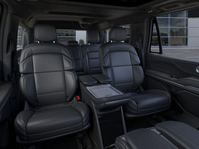 Photo of 2025 Gray Mist Metallic Tri-Coat Lincoln Navigator