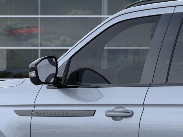 Photo of 2025 Gray Mist Metallic Tri-Coat Lincoln Navigator