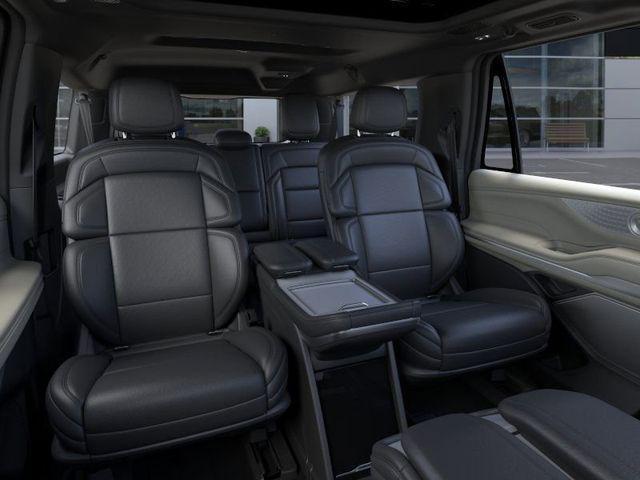 Photo of 2025 Gray Mist Metallic Tri-Coat Lincoln Navigator