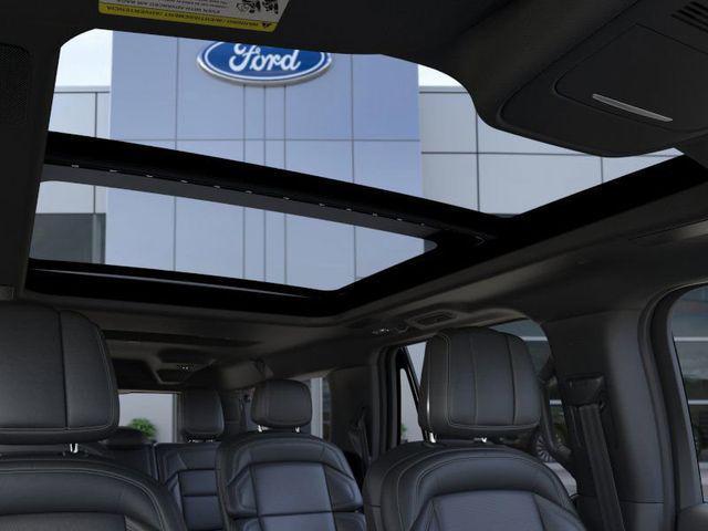 Photo of 2025 Gray Mist Metallic Tri-Coat Lincoln Navigator