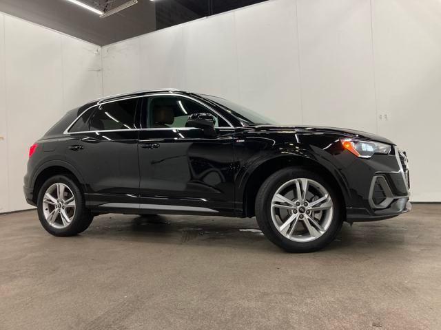 Photo of 2021 Mythos Black Metallic Audi Q3