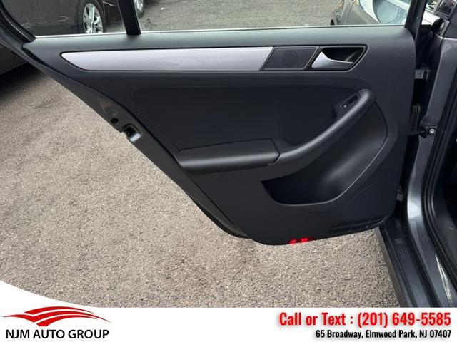 Photo of 2017 Platinum Gray Metallic Volkswagen Jetta