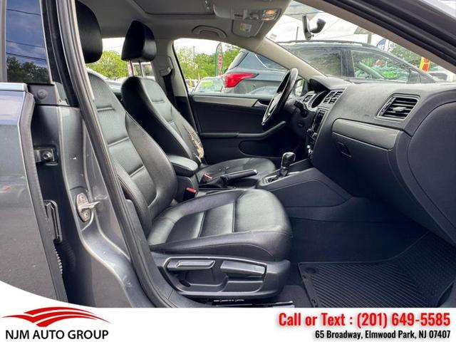 Photo of 2017 Platinum Gray Metallic Volkswagen Jetta
