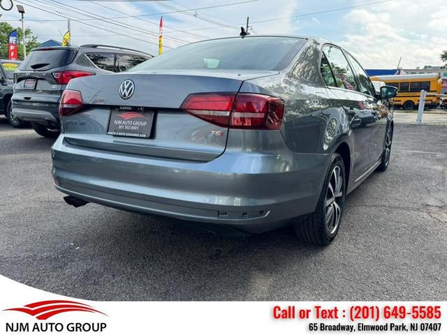 Photo of 2017 Platinum Gray Metallic Volkswagen Jetta