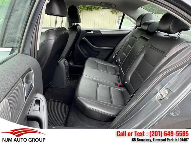 Photo of 2017 Platinum Gray Metallic Volkswagen Jetta