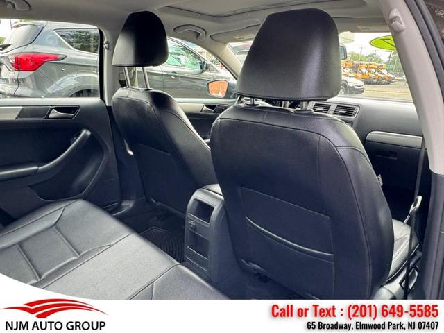 Photo of 2017 Platinum Gray Metallic Volkswagen Jetta