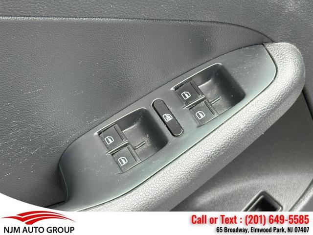 Photo of 2017 Platinum Gray Metallic Volkswagen Jetta