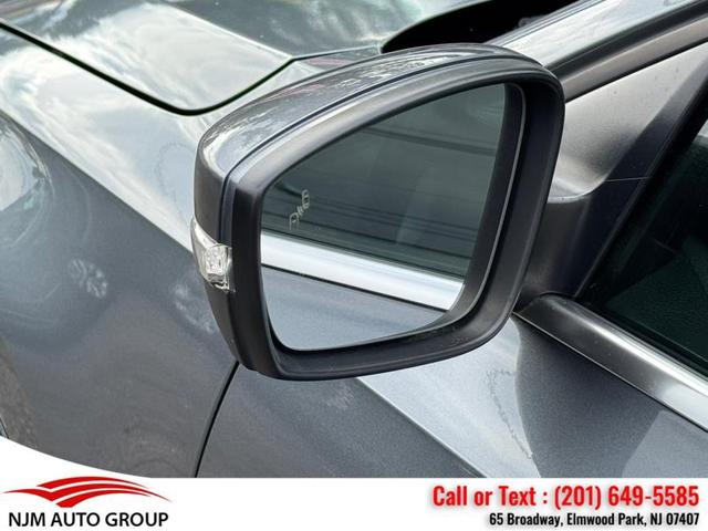 Photo of 2017 Platinum Gray Metallic Volkswagen Jetta