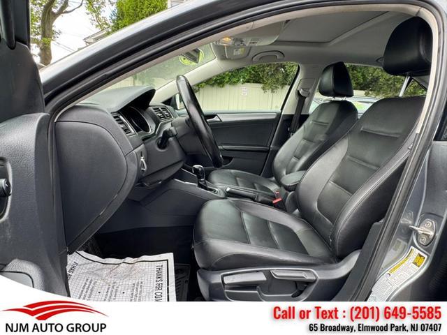 Photo of 2017 Platinum Gray Metallic Volkswagen Jetta