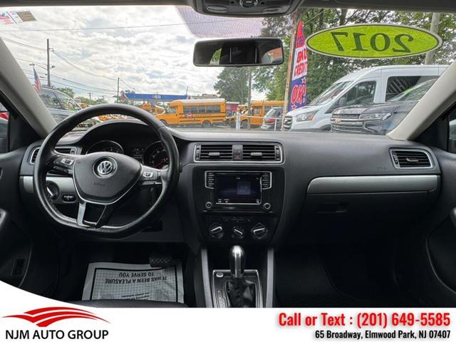 Photo of 2017 Platinum Gray Metallic Volkswagen Jetta