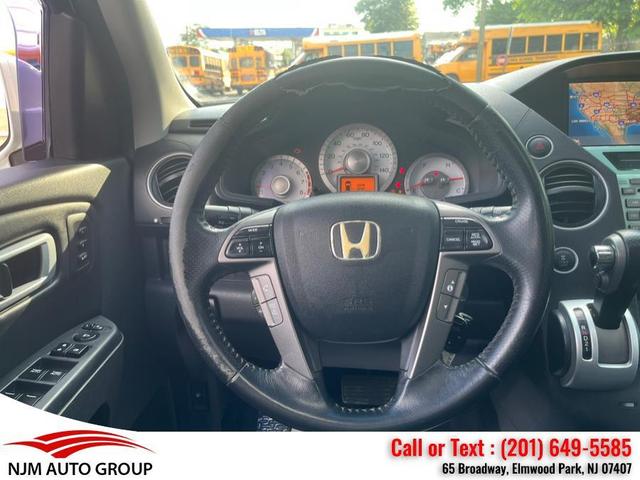 Photo of 2011 Alabaster Silver Metallic Honda Pilot