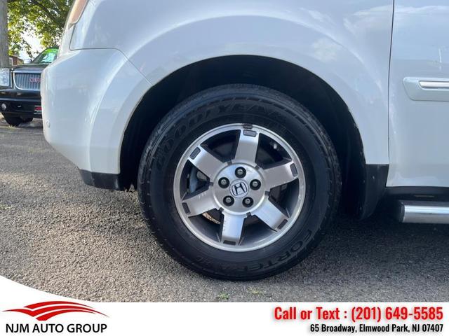 Photo of 2011 Alabaster Silver Metallic Honda Pilot