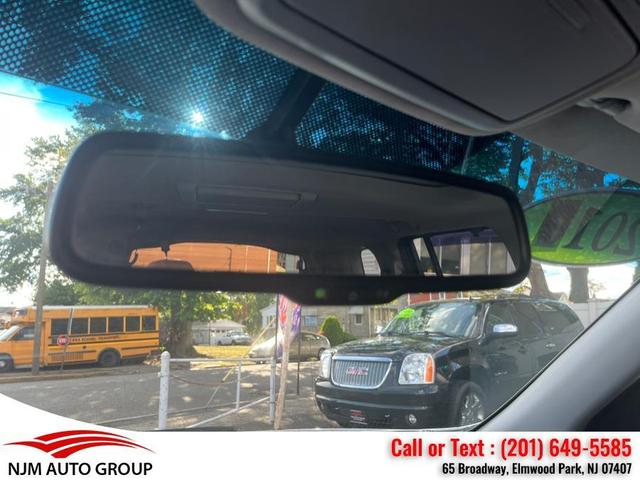Photo of 2011 Alabaster Silver Metallic Honda Pilot