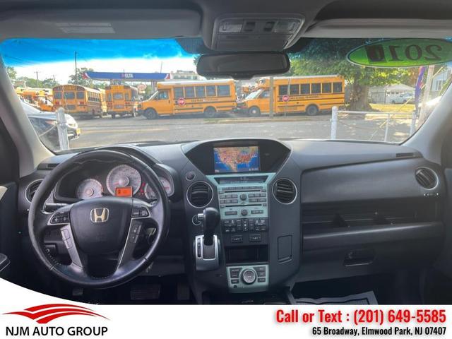 Photo of 2011 Alabaster Silver Metallic Honda Pilot